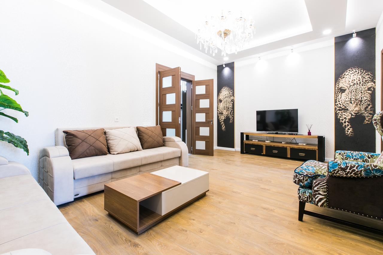 Sweet Home 6 Vip At Rustaveli Avenue Tbilisi Exterior foto